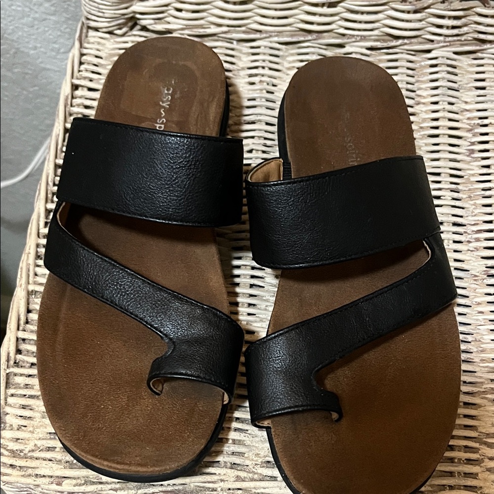 Black Leather Sandals. Slip on 
Fits7- 7 1/2. It’s a size 7w.